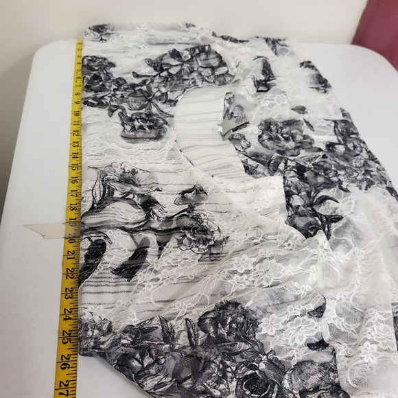 Catherines Womens Short Sleeve Lace Overlay Floral Top Size 2X White Artsy Event - Picture 7 of 11